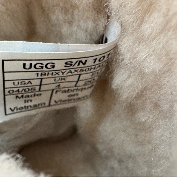 UGG Plush Kids Tan Boots size 4-6 months - Picture 9 of 11